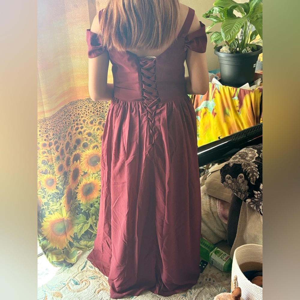 Have worn this dress it didn’t fit bought it online wasn’t able to return it